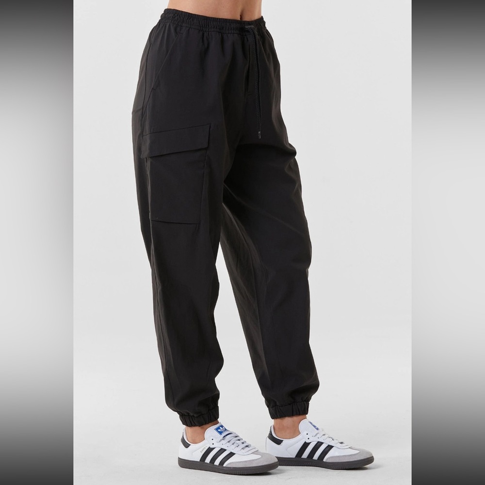 NWT Noli Destination Cargo Pant - Black